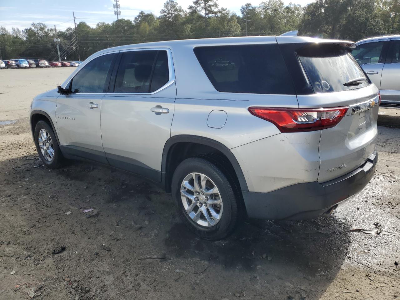 2019 Chevrolet Traverse VIN 1GNERFKW1KJ162420 Copart auction photo, side / front end damage thumbnail 2