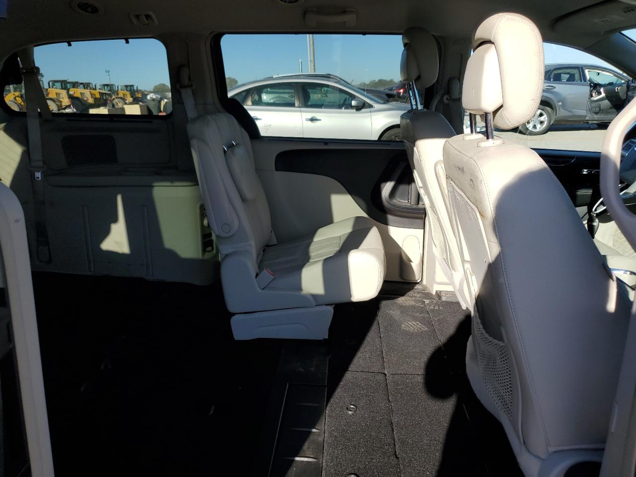 2016 Chrysler Town & Country VIN 2C4RC1BG1GR190888 Copart auction photo, front end damage thumbnail 11