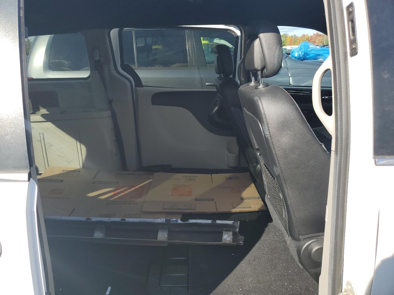 2019 Dodge Caravan VIN 2C4RDGCGXKR790722 Copart auction photo, side / minor dent/scratches damage thumbnail 10