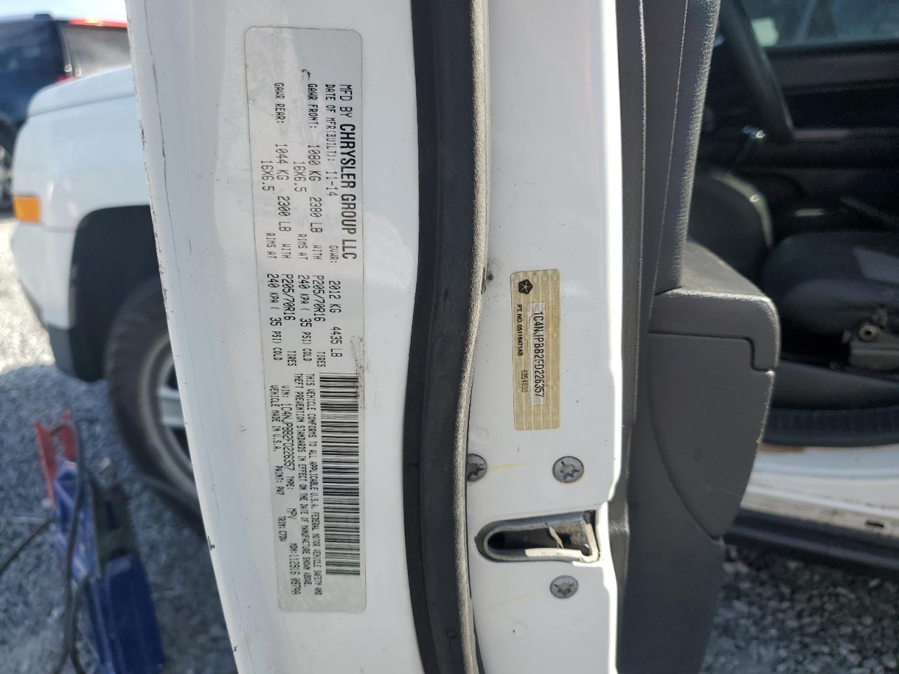 2015 Jeep Liberty (Patriot) VIN 1C4NJPBB2FD226357 Copart auction photo, minor dent/scratches / normal wear damage thumbnail 13