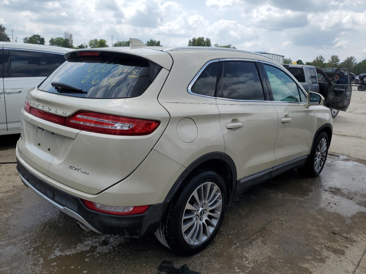 2018 Lincoln MKC VIN 5LMCJ3D91JUL14053 Copart auction photo, vandalism damage thumbnail 3