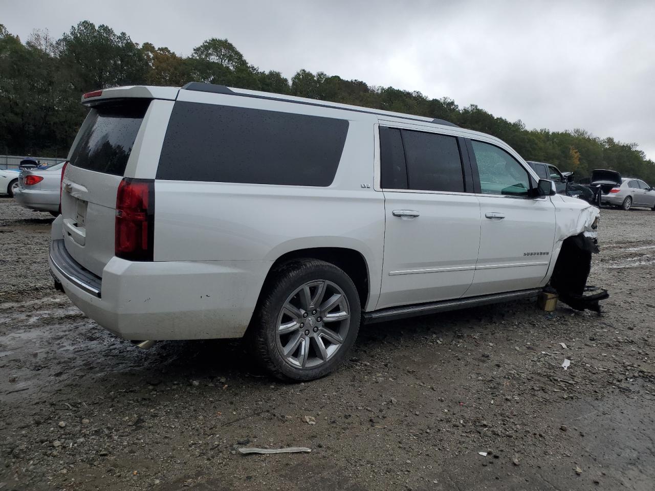 2016 Chevrolet Suburban VIN 1GNSKJKC1GR213469 Copart auction photo, front end / undercarriage damage thumbnail 3