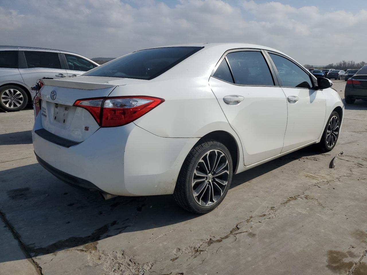 2015 Toyota Corolla VIN 5YFBURHE8FP226240 Copart auction photo, front end damage thumbnail 3