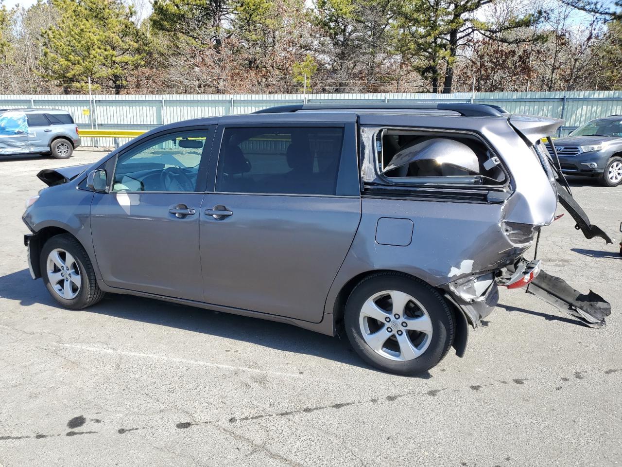 2014 Toyota Sienna VIN 5TDKK3DC1ES483110 Copart auction photo, rear end / front end damage thumbnail 2