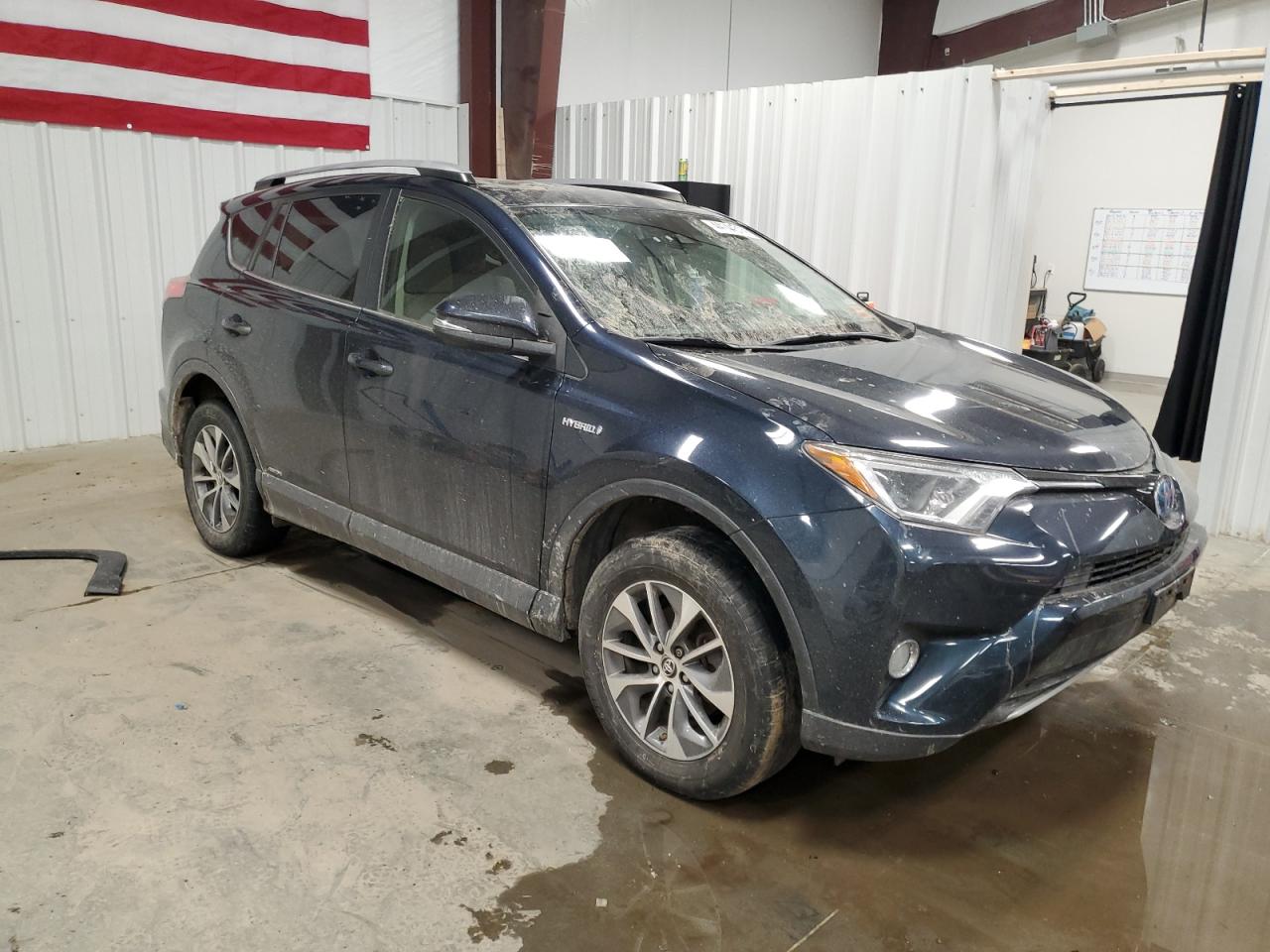 2017 Toyota RAV 4 VIN JTMRJREV4HD066519 Copart auction photo, front end / minor dent/scratches damage thumbnail 4
