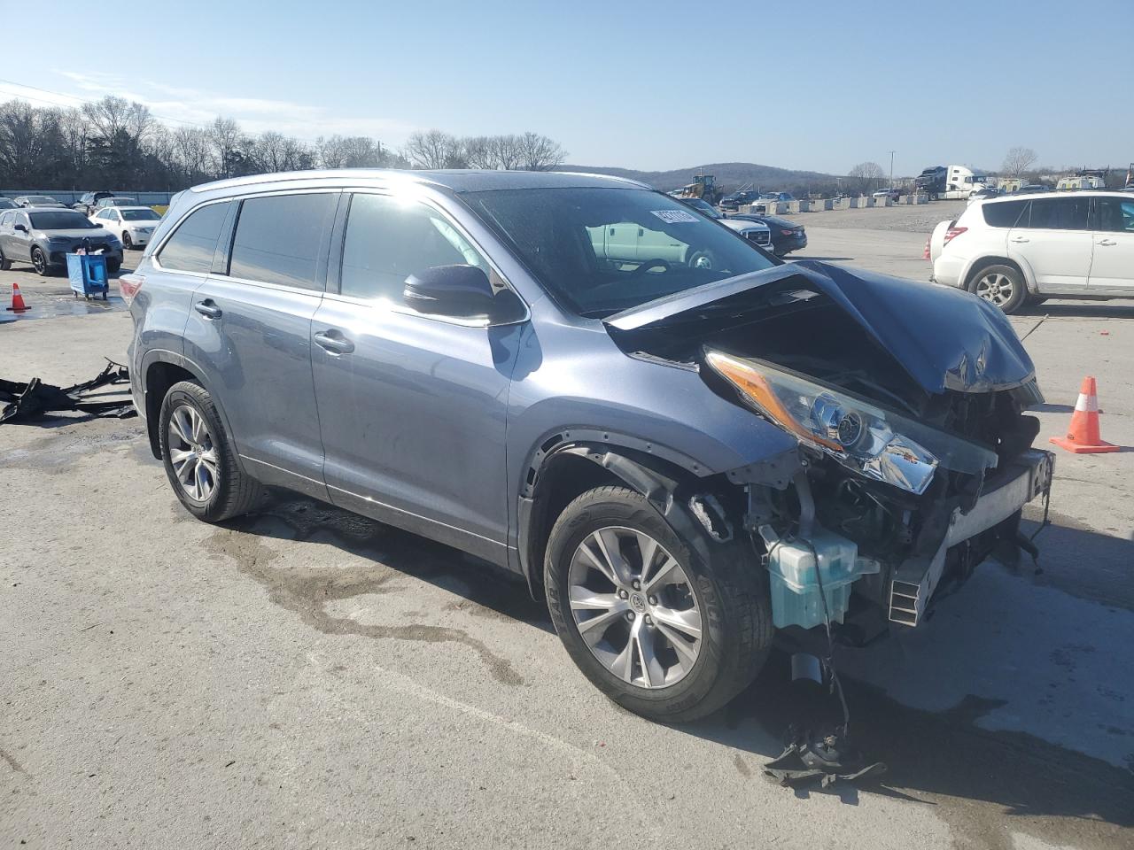 2015 Toyota Highlander VIN 5TDJKRFH3FS156779 Copart auction photo, front end damage thumbnail 4