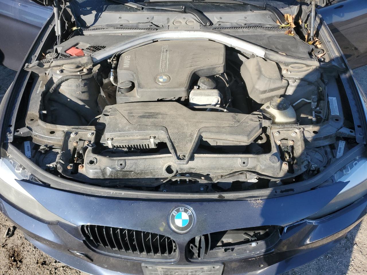 2015 BMW 3er VIN WBA3B5G5XFNS13682 Copart auction photo, front end damage thumbnail 11