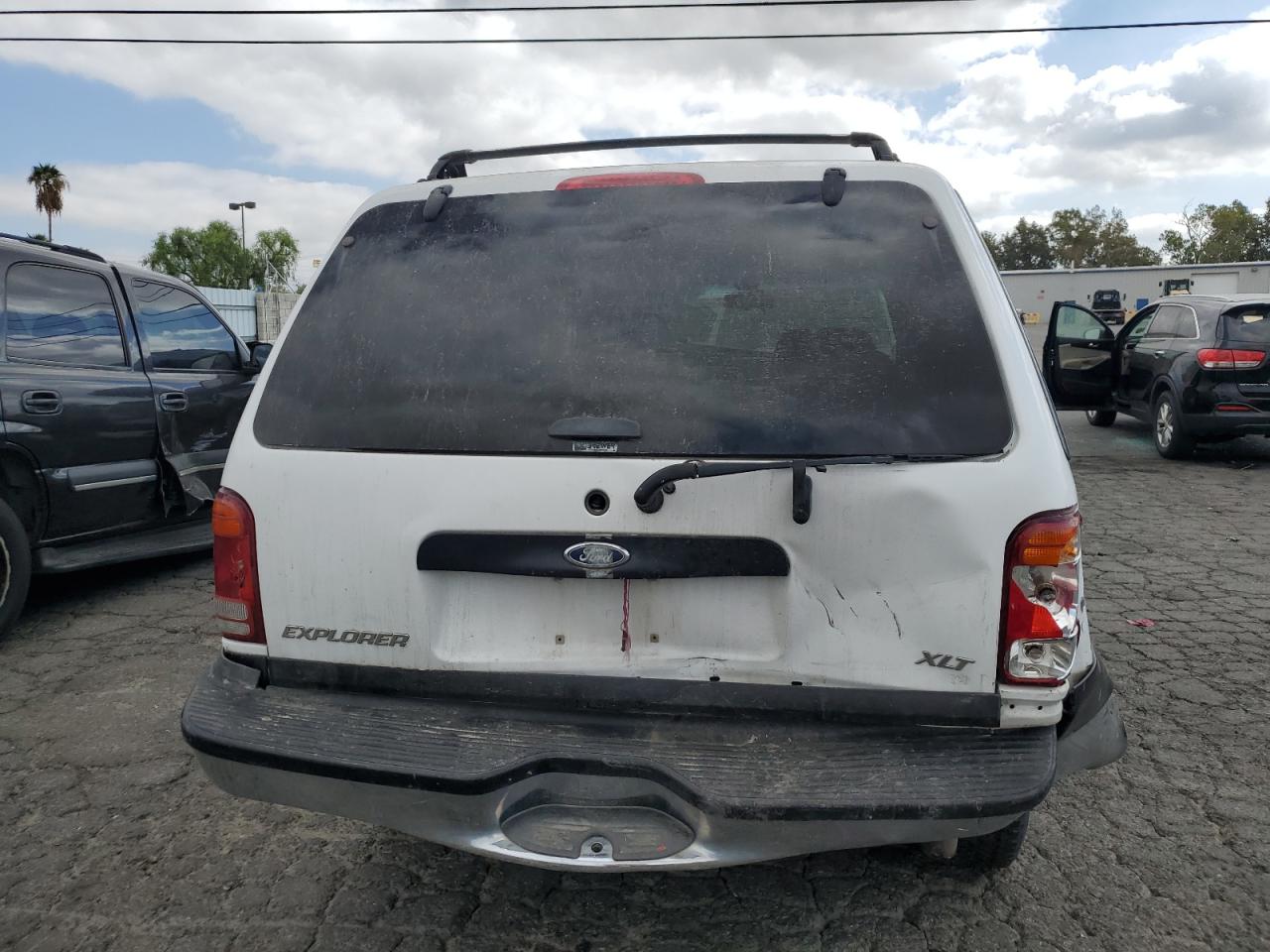 2000 Ford Explorer VIN 1FMZU73E3YZC31750 Copart auction photo, rear end / front end damage thumbnail 6