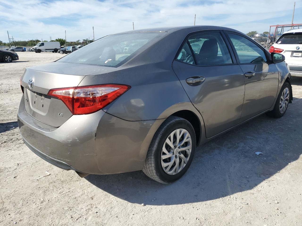 2018 Toyota Corolla VIN 5YFBURHE8JP827754 Copart auction photo, front end / minor dent/scratches damage thumbnail 3