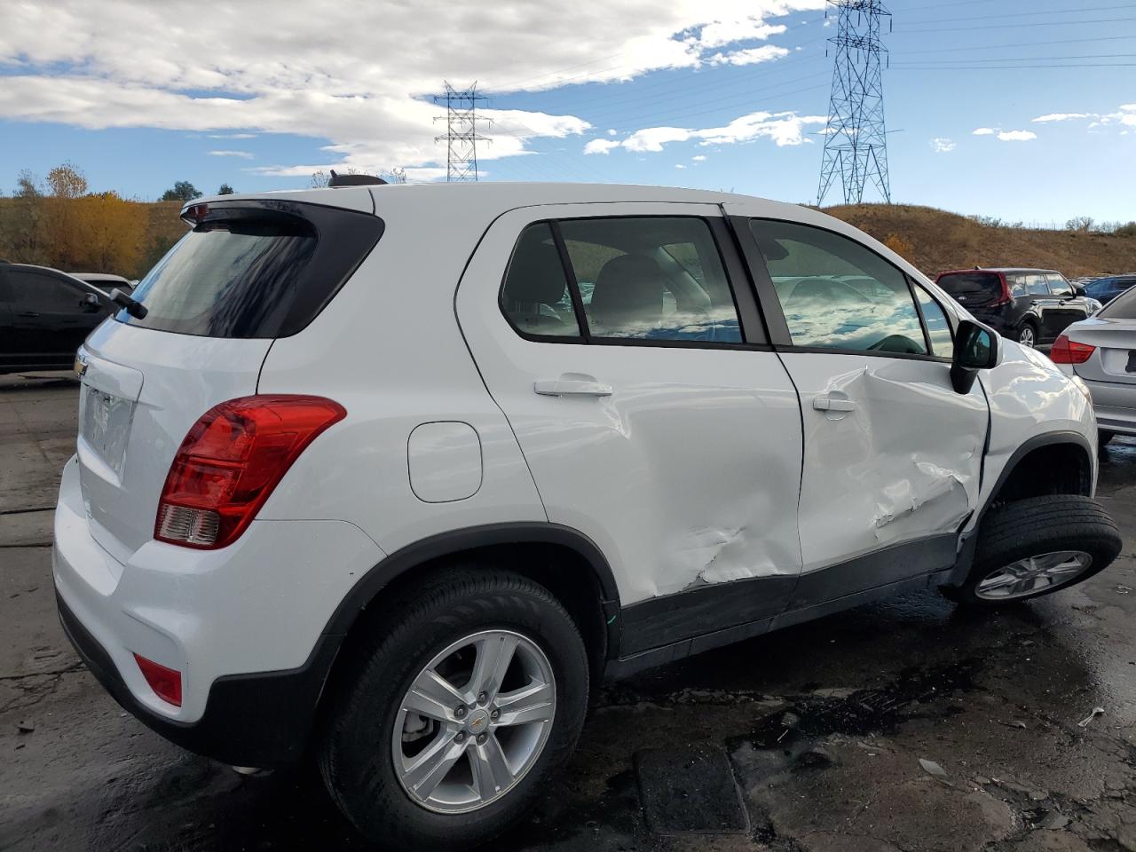 2018 Chevrolet Trax VIN KL7CJNSB8JB567159 Copart auction photo, front end / side damage thumbnail 3