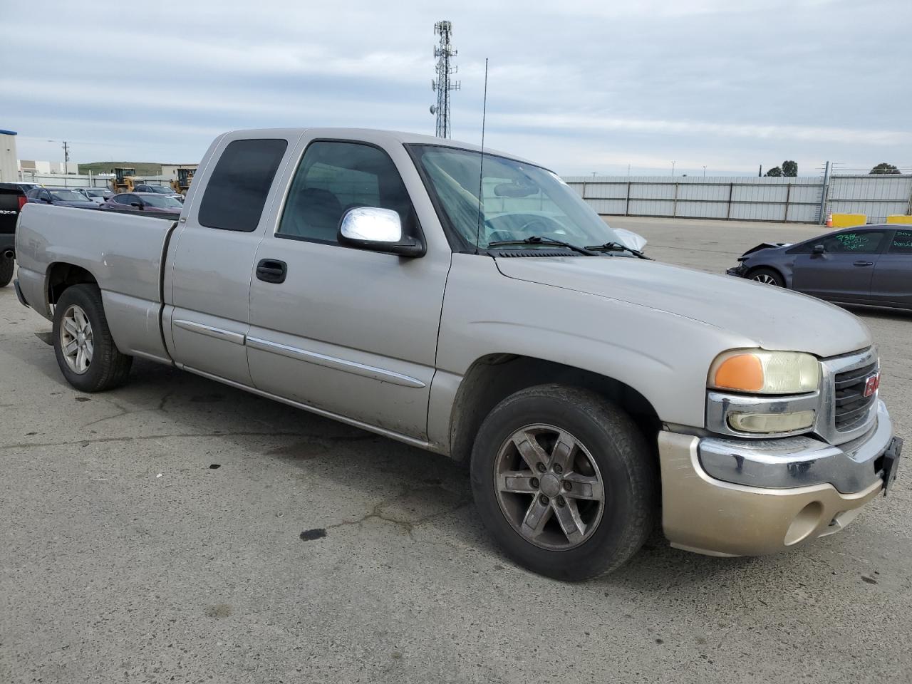 2004 GMC Sierra VIN 2GTEC19V741276378 Copart auction photo, vandalism damage thumbnail 4
