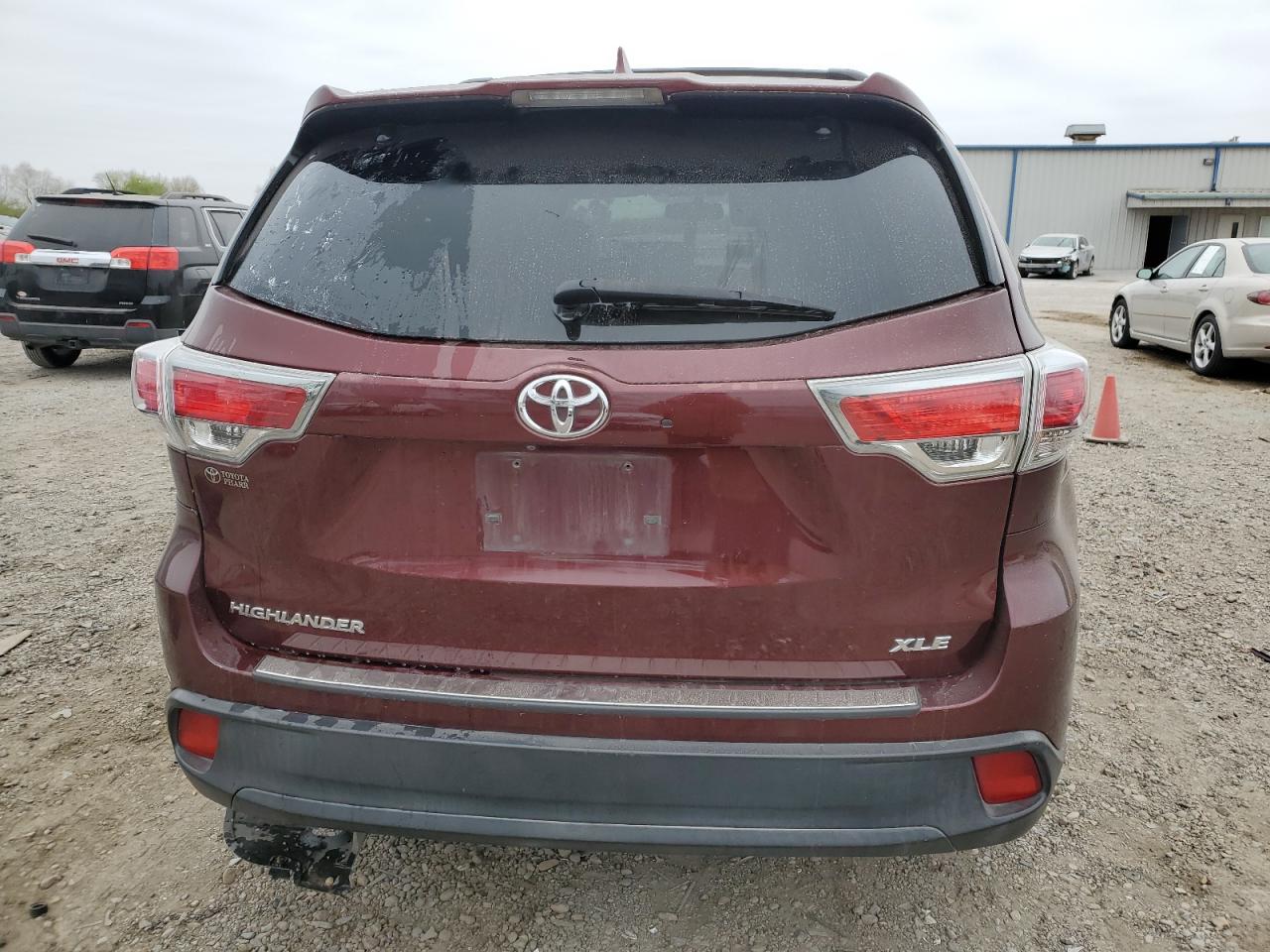 2016 Toyota Highlander VIN 5TDKKRFH8GS137943 Copart auction photo, rear end damage thumbnail 6