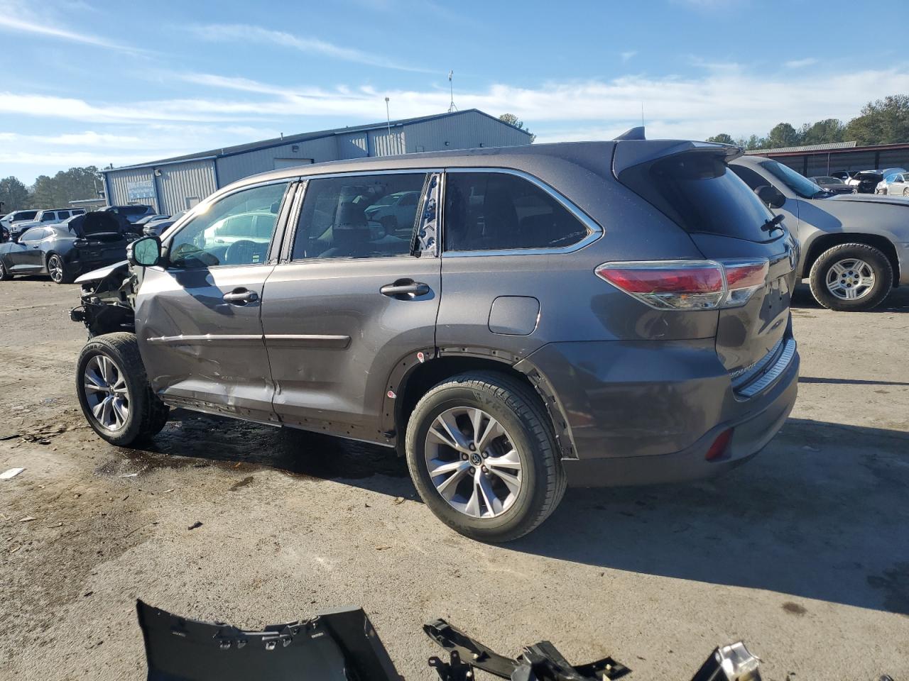2016 Toyota Highlander VIN 5TDZKRFH4GS141907 Copart auction photo, front end / rear end damage thumbnail 2