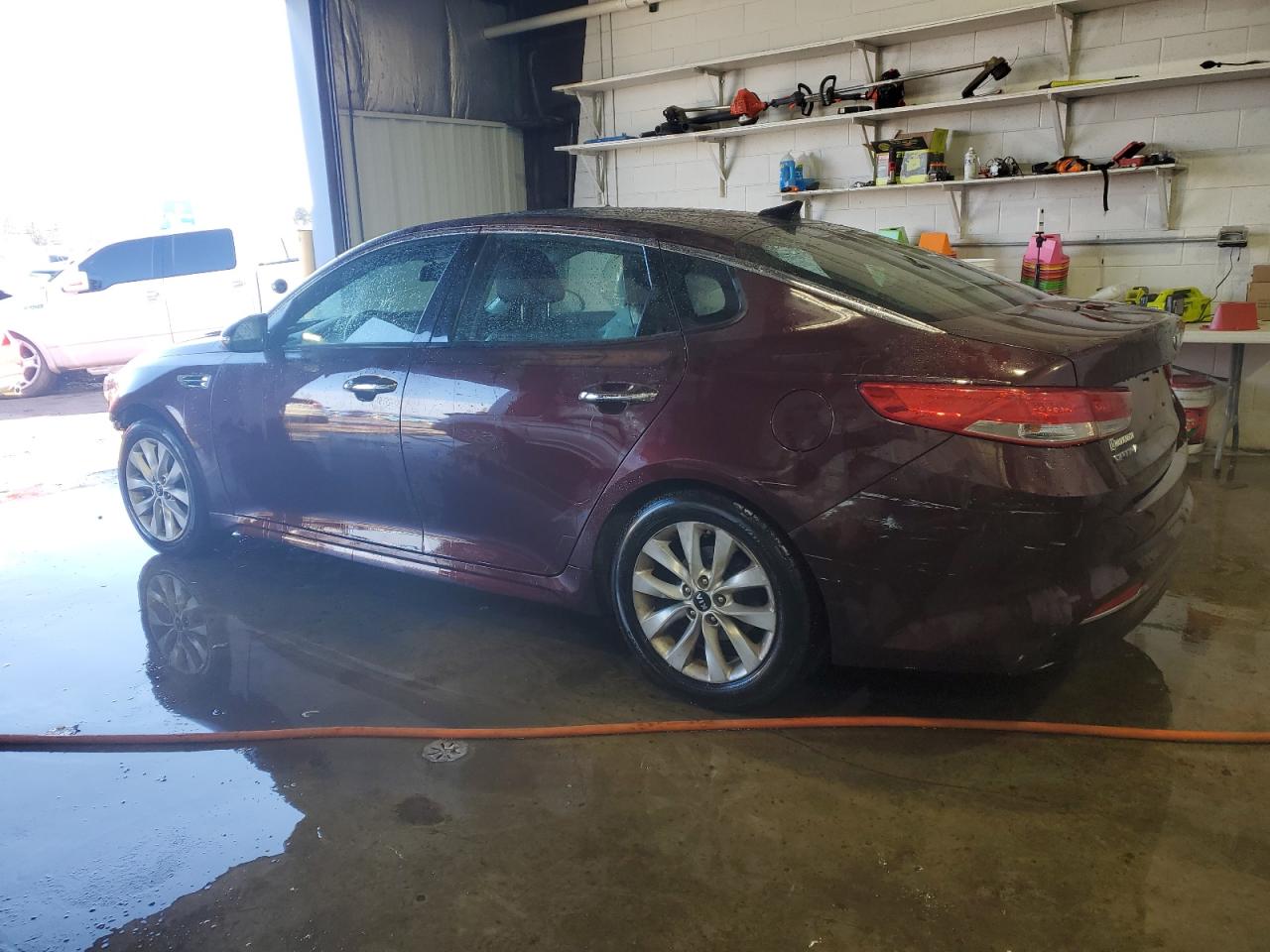 2016 KIA Optima VIN 5XXGU4L37GG093964 Copart auction photo, vandalism / front end damage thumbnail 2