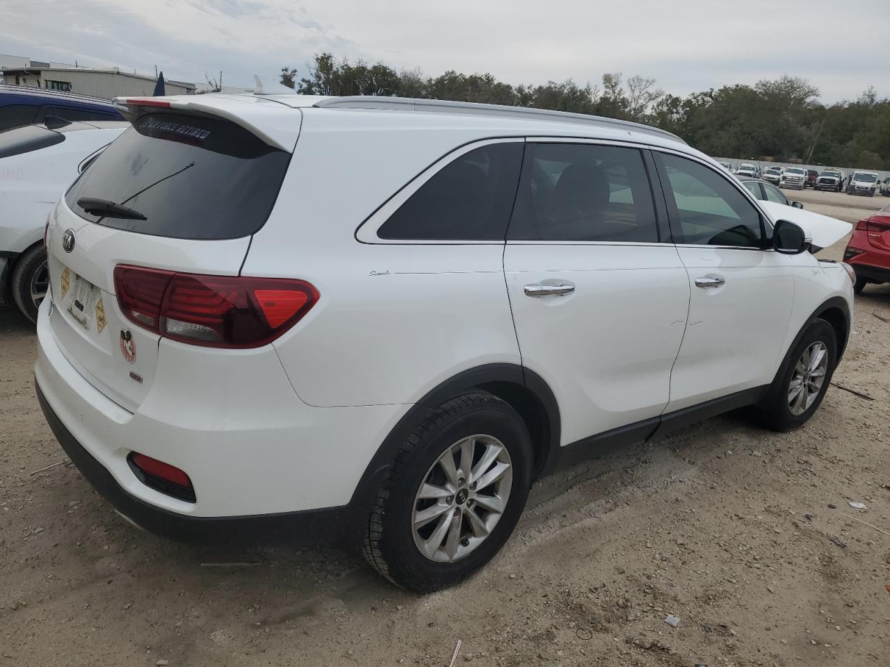 2019 KIA Sorento VIN 5XYPG4A34KG550020 Copart auction photo, front end / minor dent/scratches damage thumbnail 3