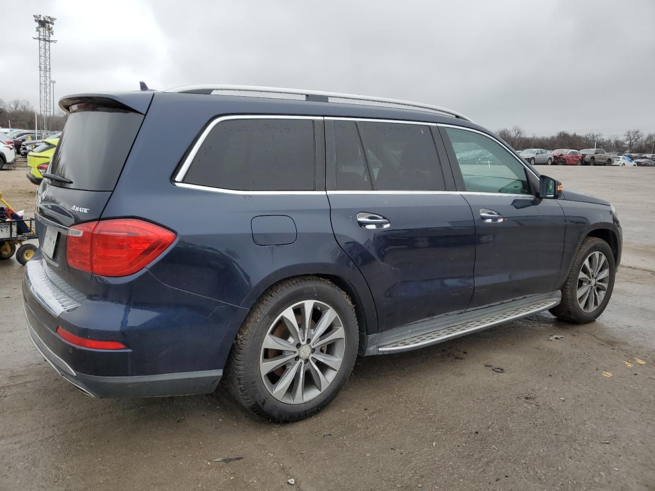 2014 Mercedes-Benz GL-klasse VIN 4JGDF7CE2EA305111 Copart auction photo, rear end / minor dent/scratches damage thumbnail 3