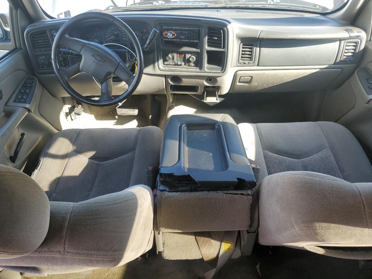 2004 Chevrolet Tahoe VIN 1GNEK13VX4R127084 Copart auction photo, water/flood damage thumbnail 8