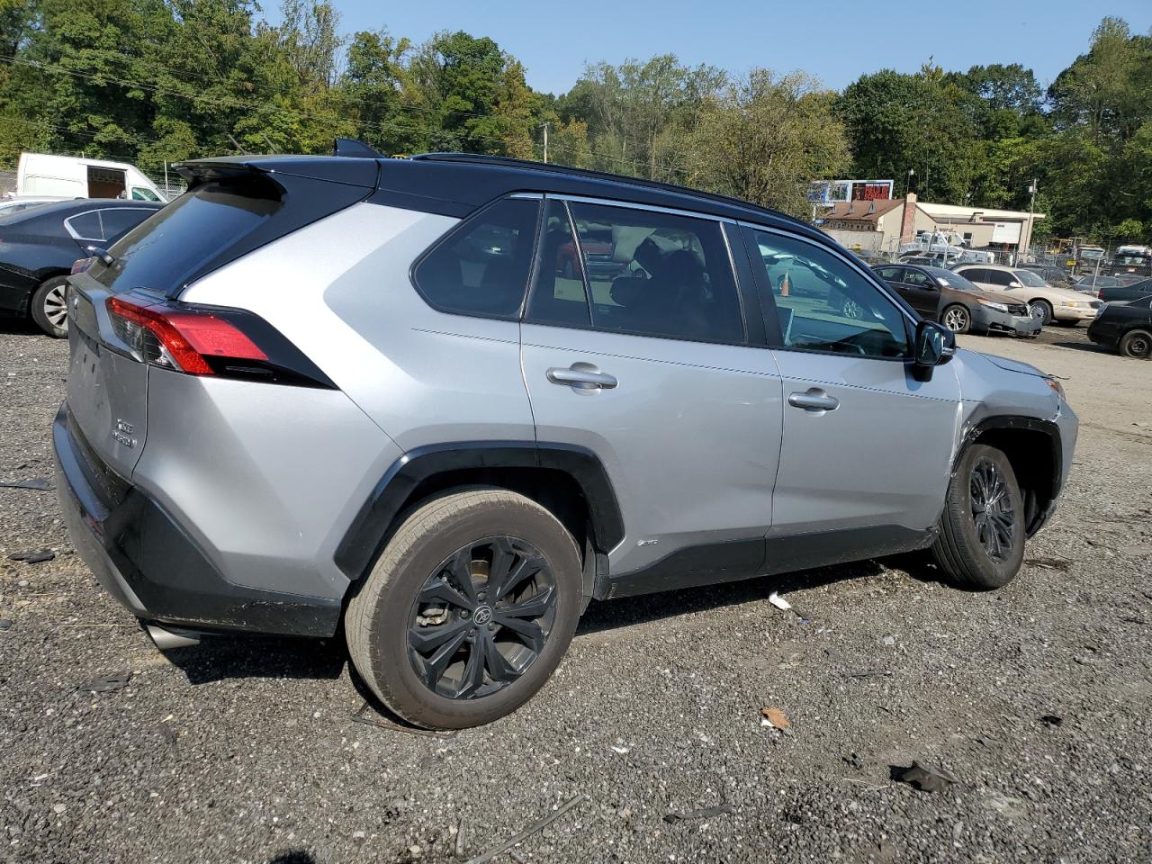 2022 Toyota RAV 4 VIN 4T3E6RFV5NU103235 Copart auction photo, front end / minor dent/scratches damage thumbnail 3