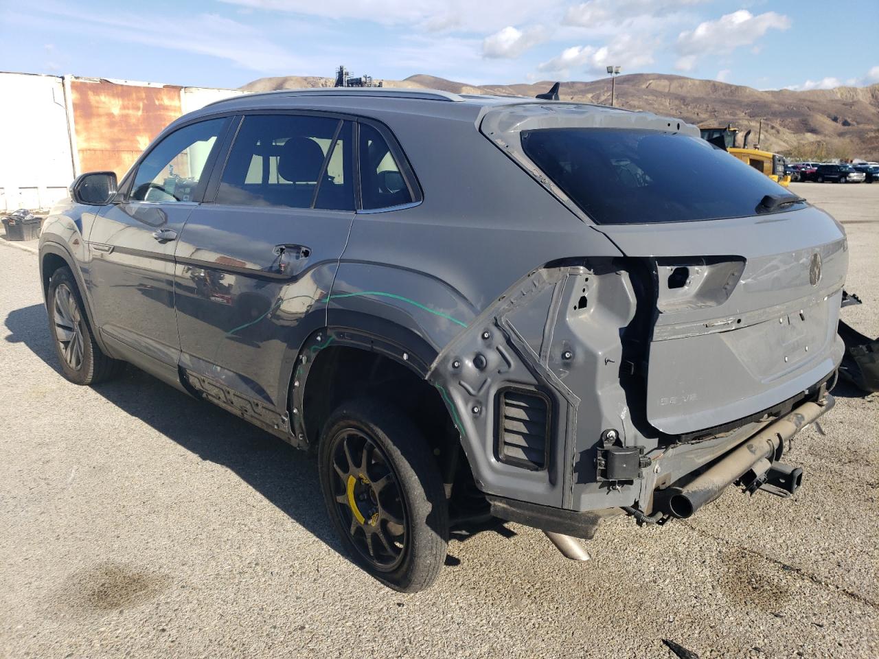 2020 Volkswagen Atlas VIN 1V2YE2CA2LC231570 Copart auction photo, rear end / side damage thumbnail 2