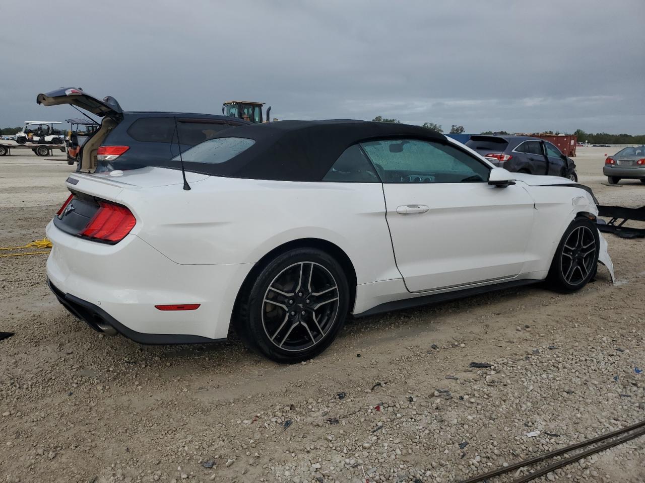 2020 Ford Mustang VIN 1FATP8UH0L5180018 Copart auction photo, front end / side damage thumbnail 3