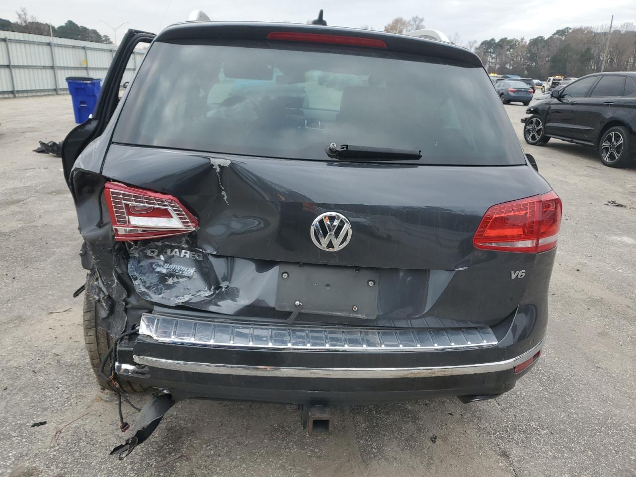 2015 Volkswagen Touareg VIN WVGEF9BPXFD002404 Copart auction photo, all over / undercarriage damage thumbnail 6