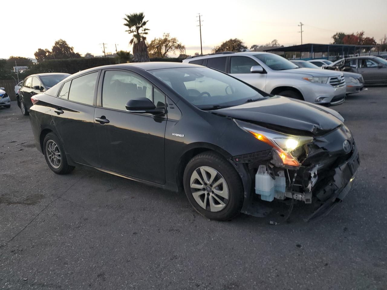 2017 Toyota Prius VIN JTDKBRFU1H3577891 Copart auction photo, front end damage thumbnail 4