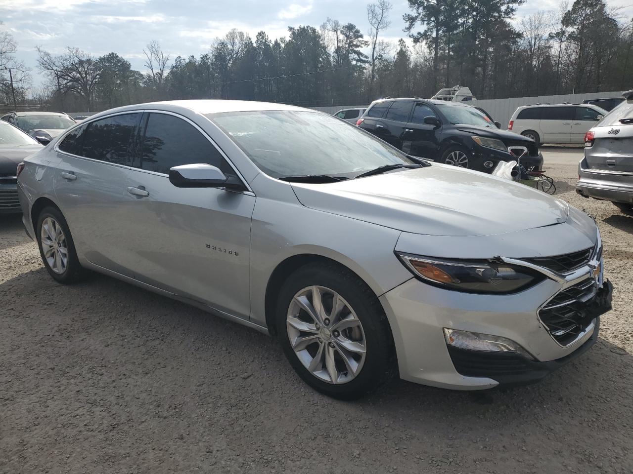 2020 Chevrolet Malibu VIN 1G1ZD5ST3LF039157 Copart auction photo, front end / minor dent/scratches damage thumbnail 4