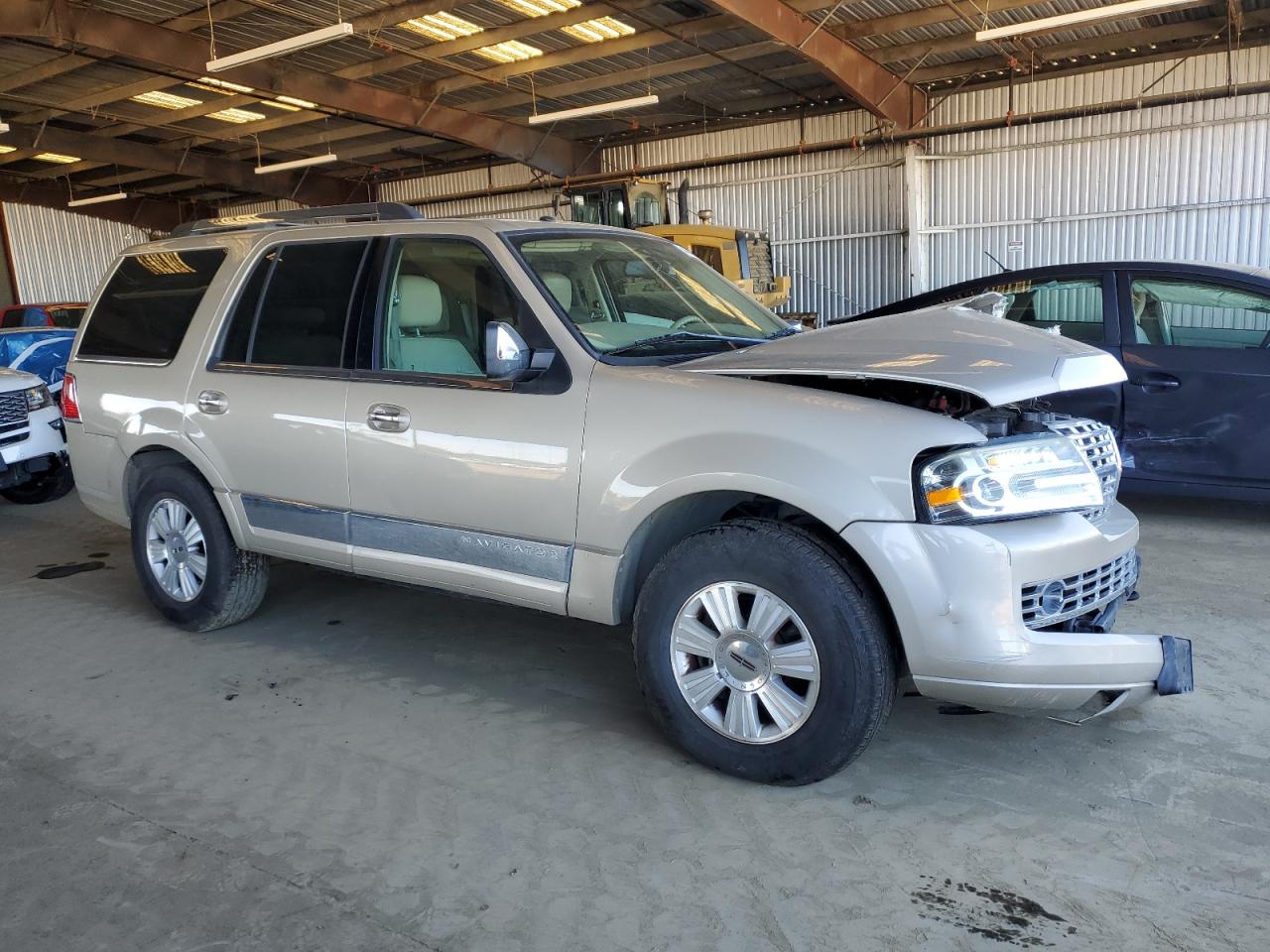 2007 Lincoln Navigator VIN 5LMFU28567LJ06884 Copart auction photo, front end / rear end damage thumbnail 4