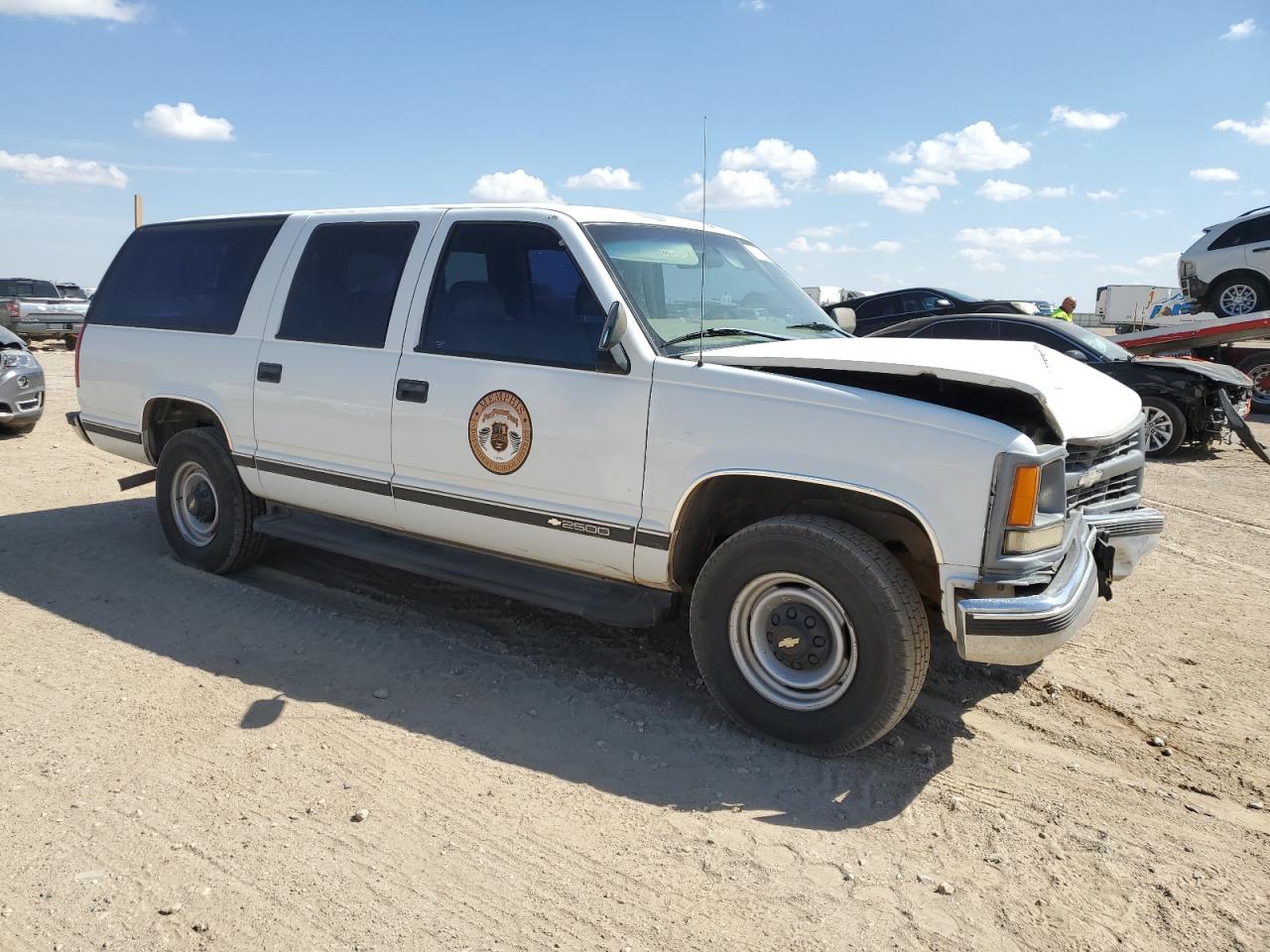 1998 Chevrolet Suburban VIN 1GNGC26R5WJ371236 Copart auction photo, front end damage thumbnail 4