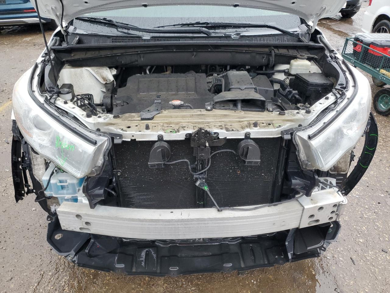2016 Toyota Highlander VIN 5TDBKRFH0GS298769 Copart auction photo, rear end / minor dent/scratches damage thumbnail 12