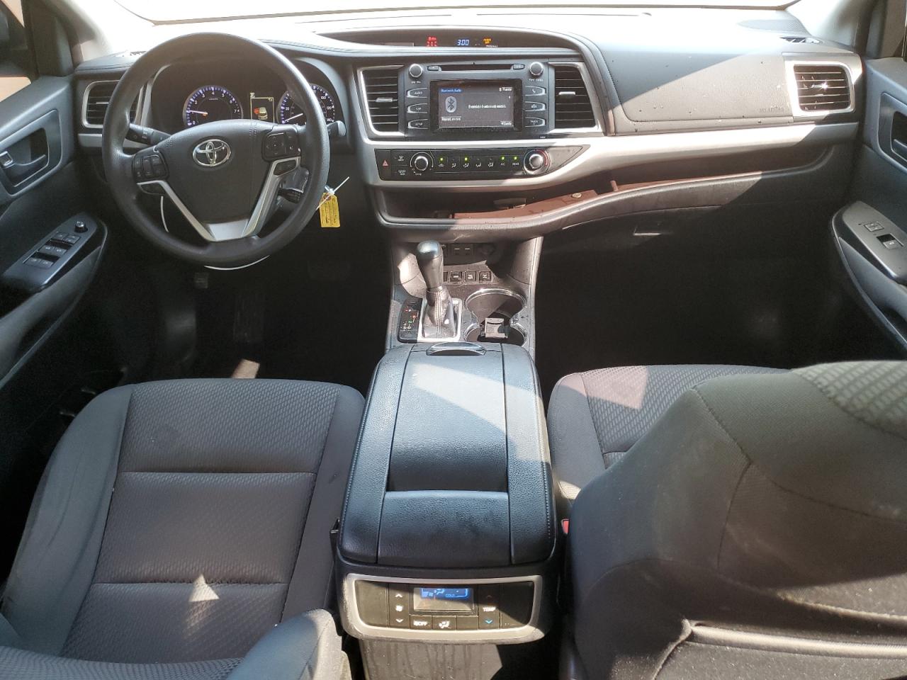 2019 Toyota Highlander VIN 5TDBZRFH4KS728064 Copart auction photo, rear end / minor dent/scratches damage thumbnail 8