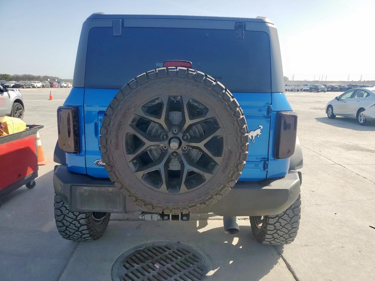 2022 Ford Bronco VIN 1FMEE5DP8NLB44859 Copart auction photo, front end / side damage thumbnail 6