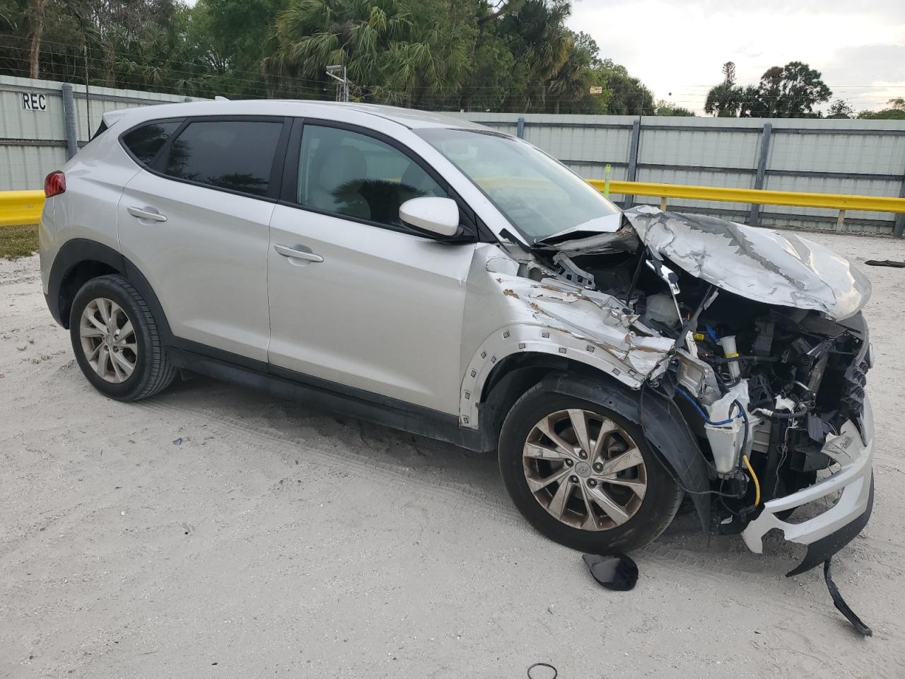 2019 Hyundai Tucson VIN KM8J23A48KU902145 Copart auction photo, front end damage thumbnail 4
