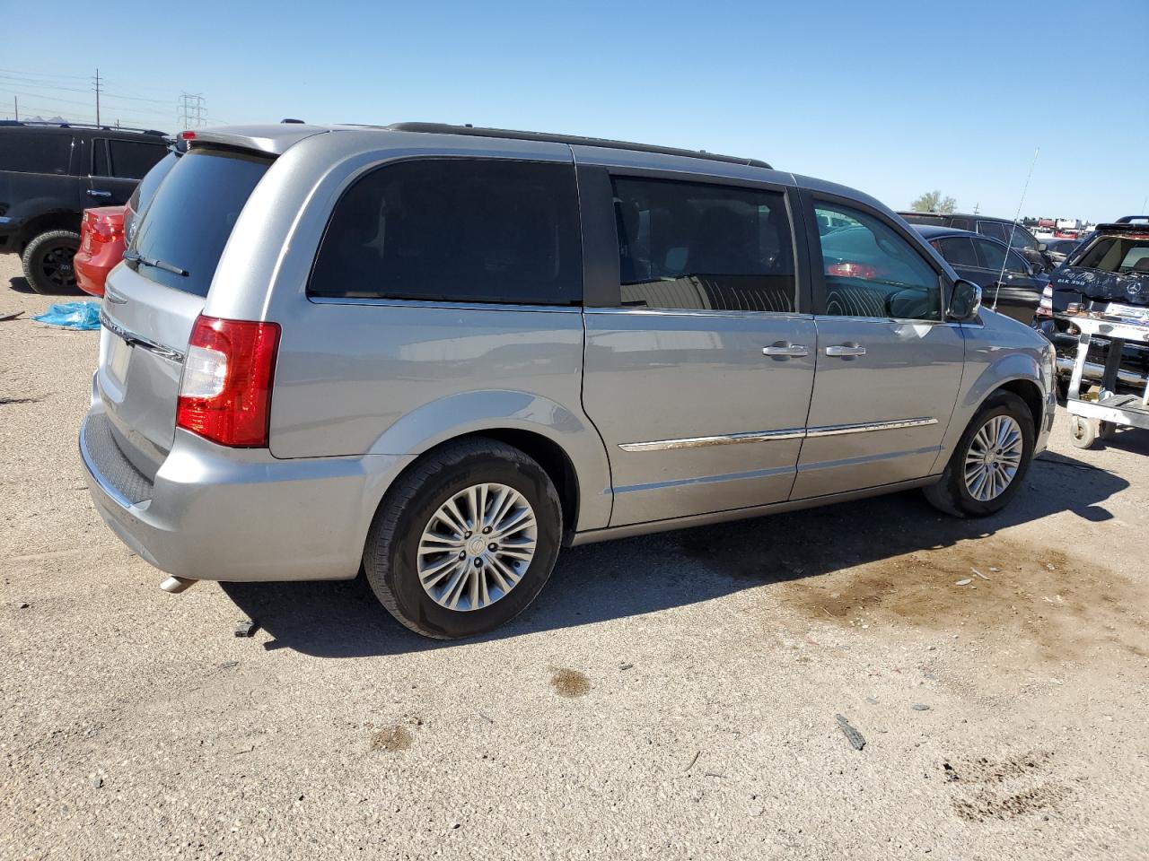 2015 Chrysler Town & Country VIN 2C4RC1CG5FR601609 Copart auction photo, minor dent/scratches damage thumbnail 3