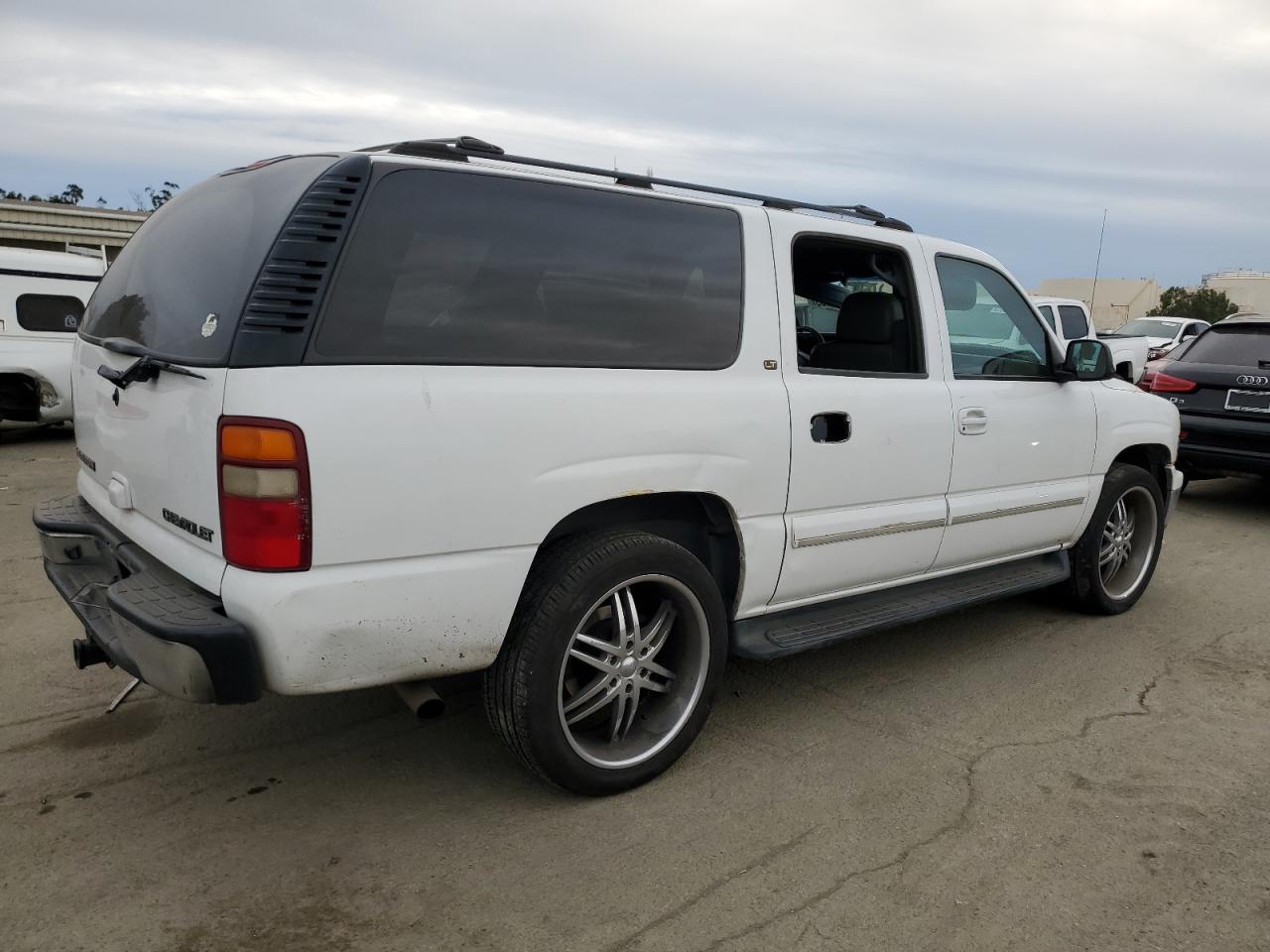 2002 Chevrolet Suburban VIN 3GNFK16T12G337293 Copart auction photo, vandalism / stripped damage thumbnail 3