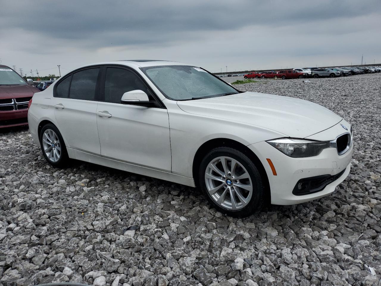 2017 BMW 3er VIN WBA8E1G34HNU18602 Copart auction photo, water/flood damage thumbnail 4