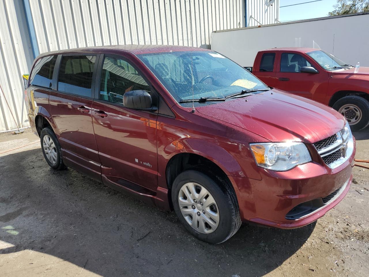 2018 Dodge Caravan VIN 2C7WDGBG6JR231948 Copart auction photo, normal wear damage thumbnail 4