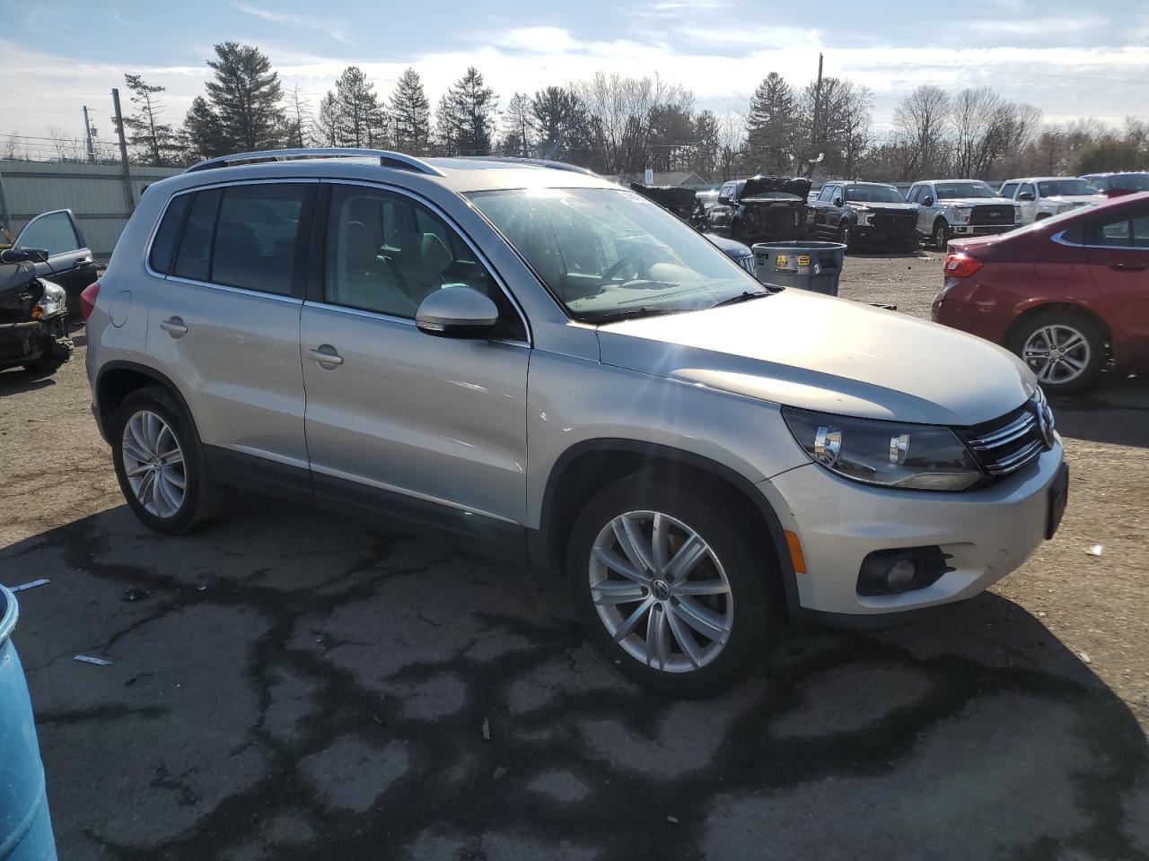 2015 Volkswagen Tiguan VIN WVGAV7AX2FW537917 Copart auction photo, front end damage thumbnail 4