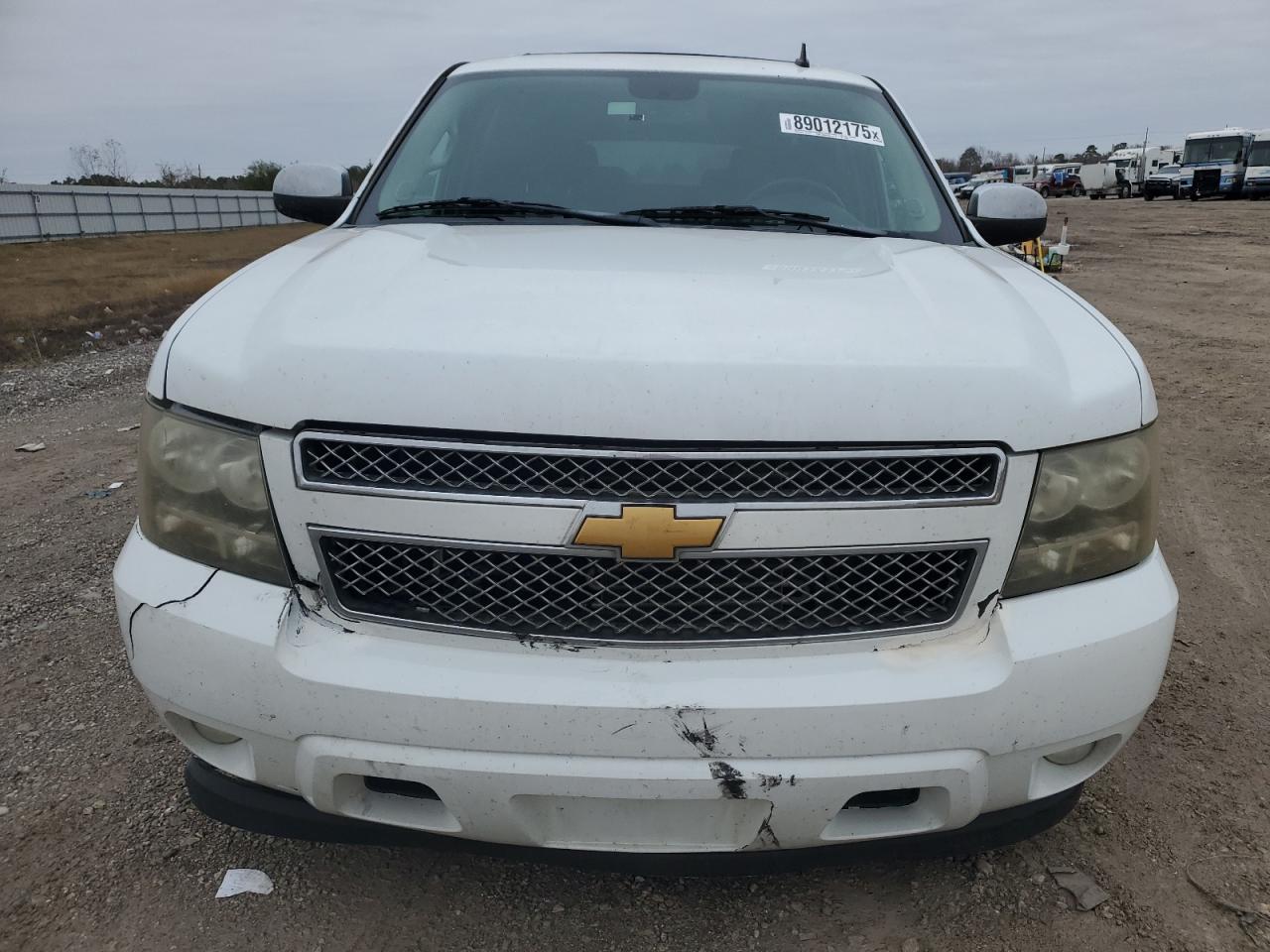 2010 Chevrolet Suburban VIN 1GNUCHE05AR183058 Copart auction photo, front end / side damage thumbnail 5