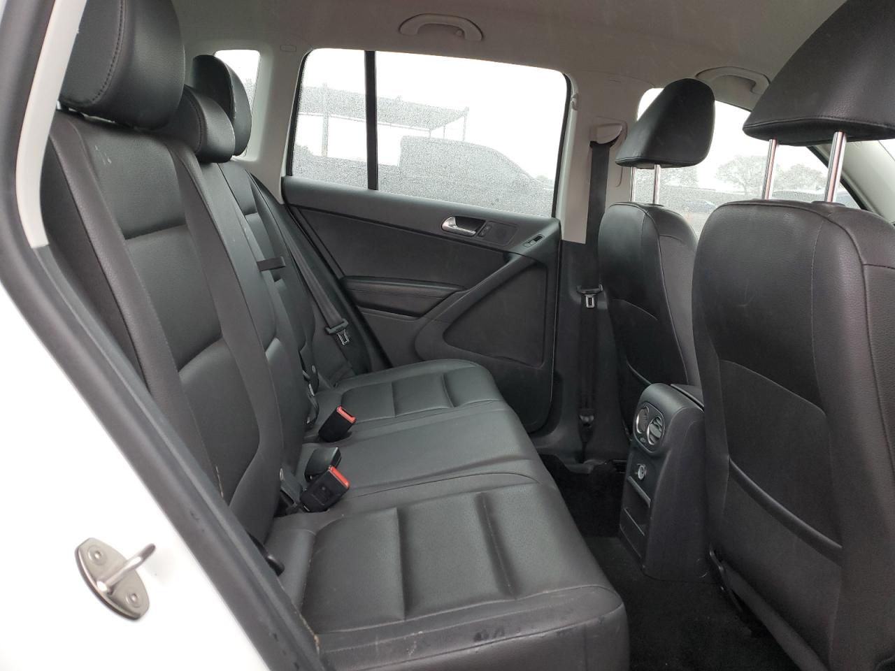 2016 Volkswagen Tiguan VIN WVGAV7AX9GW603817 Copart auction photo, rear end damage thumbnail 11