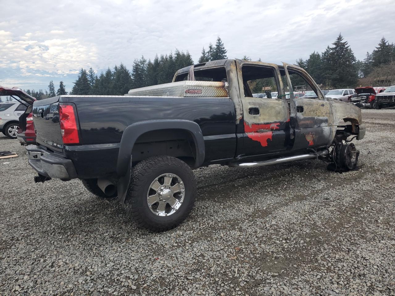 2005 Chevrolet Silverado VIN 1GCHK23265F843145 Copart auction photo, burn damage thumbnail 3