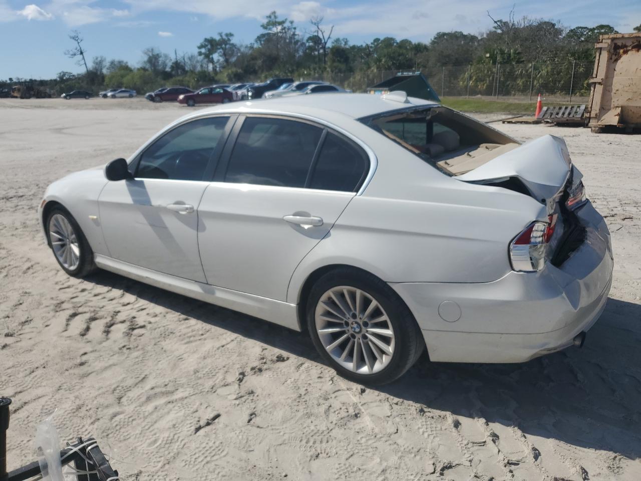 2011 BMW 3er VIN WBAPN7C58BA950102 Copart auction photo, rear end damage thumbnail 2