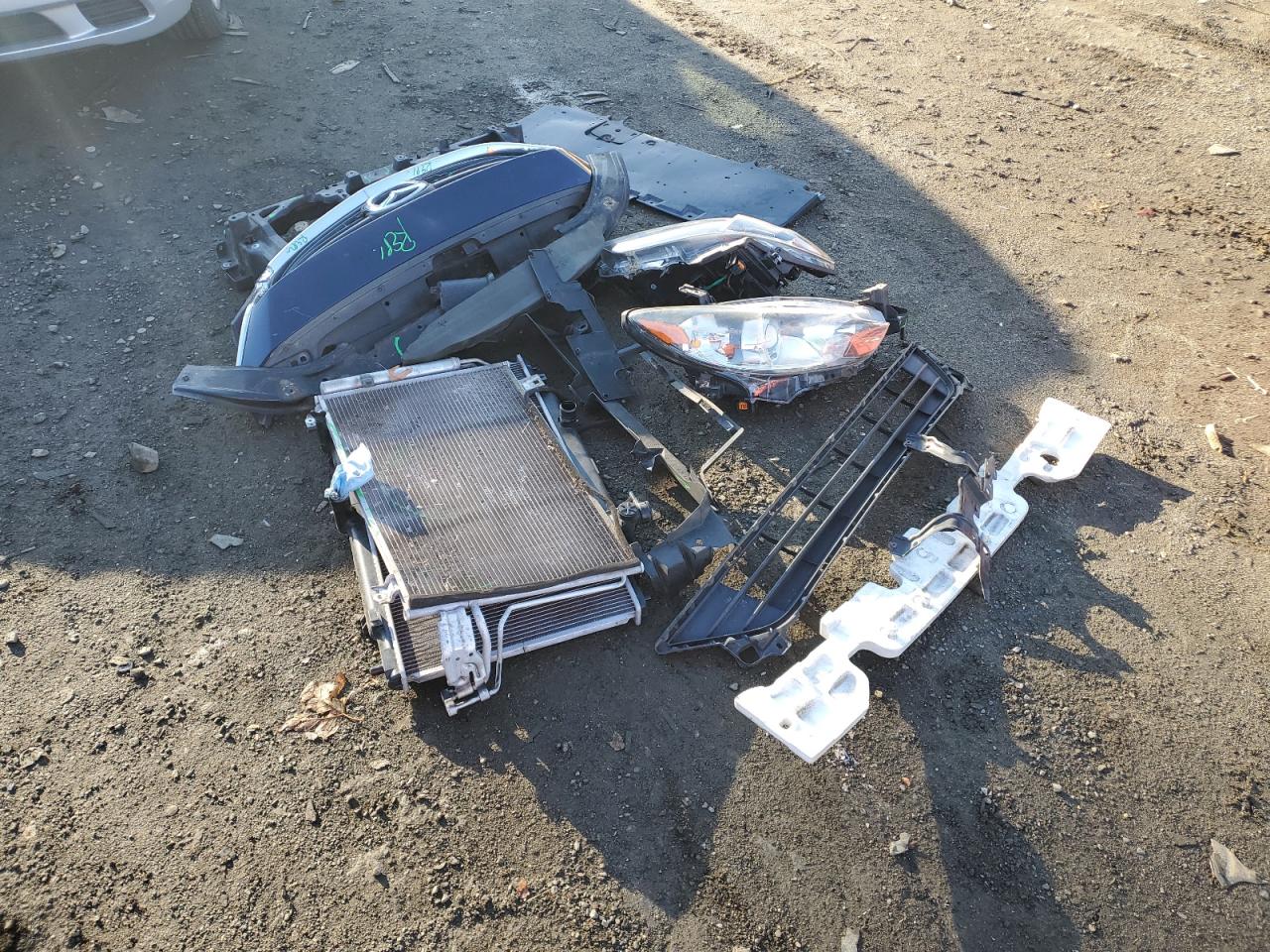 2016 Mazda 6 VIN JM1GJ1U56G1471565 Copart auction photo, front end / minor dent/scratches damage thumbnail 12