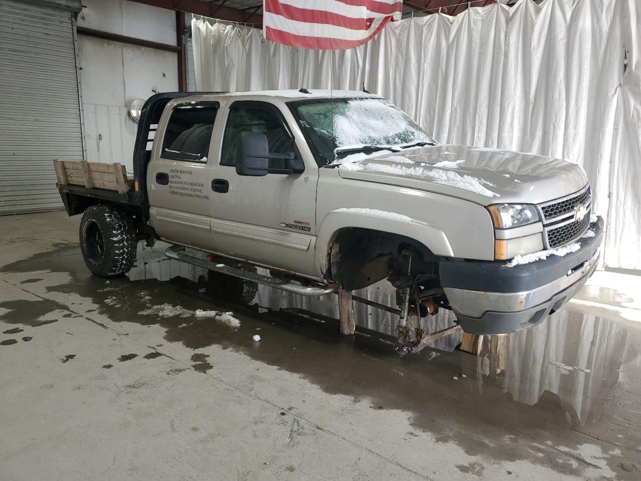 2005 Chevrolet Silverado VIN 1GCHK23285F860691 Copart auction photo, front end damage thumbnail 4