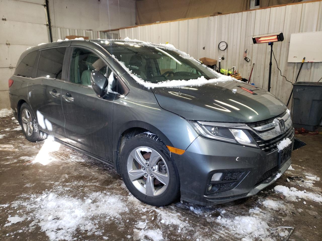 2020 Honda Odyssey VIN 5FNRL6H72LB029184 Copart auction photo, front end / minor dent/scratches damage thumbnail 4