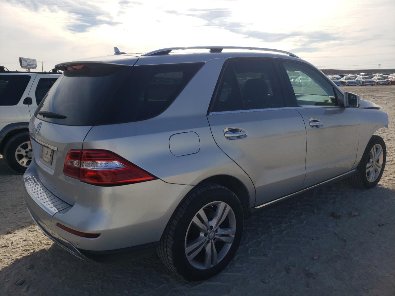 2013 Mercedes-Benz M-klasse VIN 4JGDA5JB4DA163094 Copart auction photo, front end / minor dent/scratches damage thumbnail 3