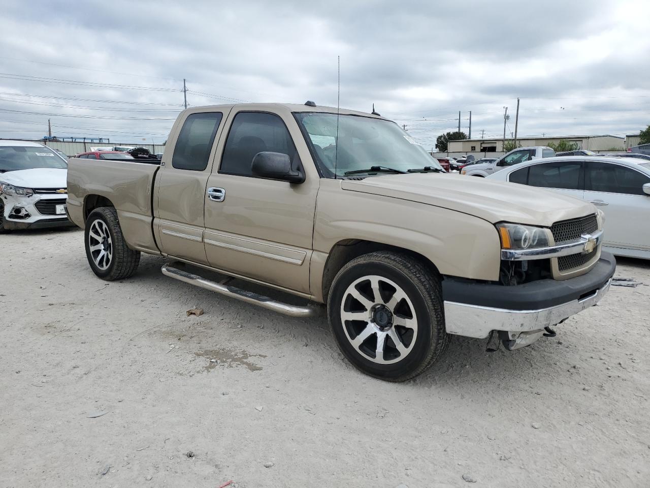 2004 Chevrolet Silverado VIN 1GCEC19T84E394355 Copart auction photo, vandalism / side damage thumbnail 4