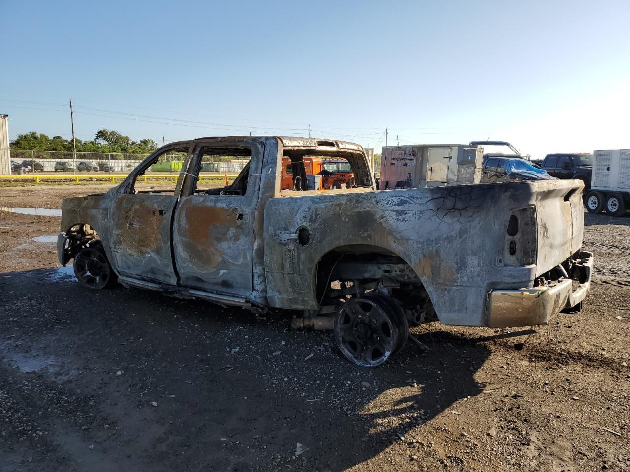 2022 RAM 2500 VIN 3C6UR5DJXNG247821 Copart auction photo, burn / burn - interior damage thumbnail 2