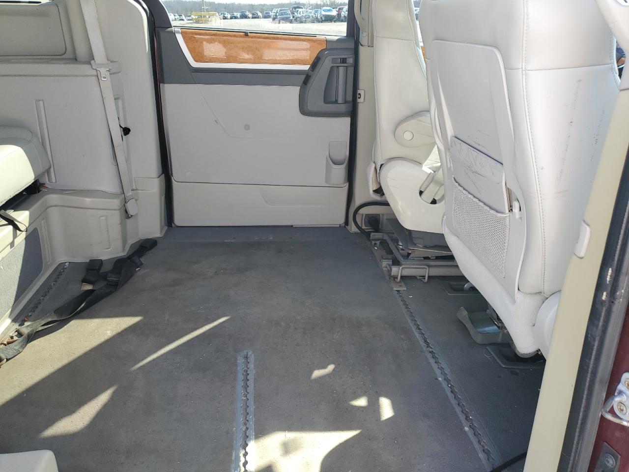 2008 Chrysler Town & Country VIN 2A8HR64X18R814848 Copart auction photo, side damage thumbnail 11