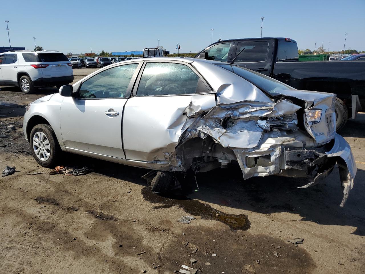 2013 KIA Cadenza VIN KNAFU4A22D5733727 Copart auction photo, all over damage thumbnail 2
